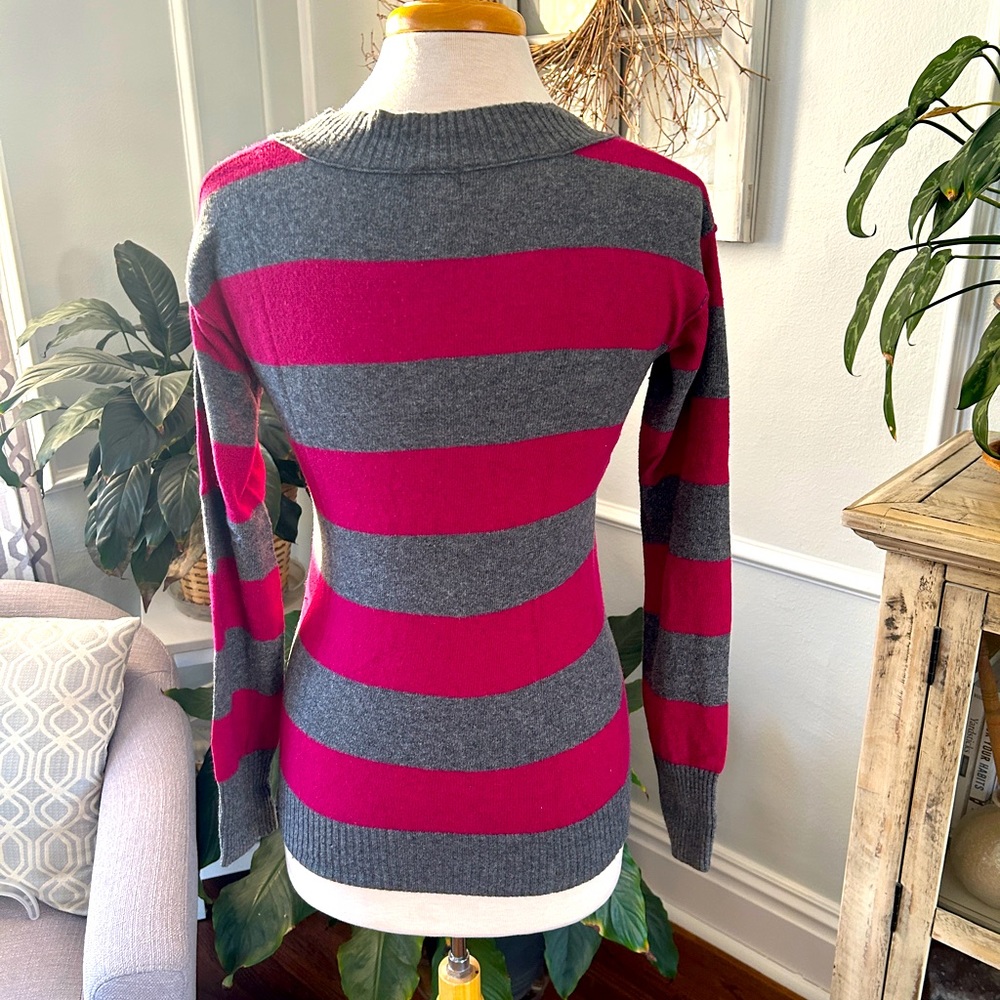 Wide Striped V-Neck Sweater - Size M - Picture 3 of 4